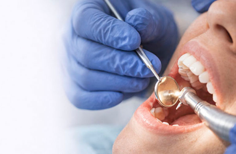 Tratamentos estéticos e restauradores para recuperação da forma e função dos dentes.